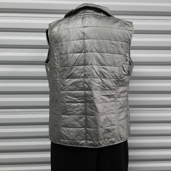 Onque Casual Vest Womens Medium Silver Faux Leather Sleeveless Zip Front - Picture 2 of 7